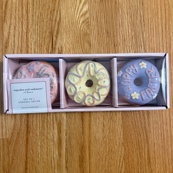 Cupcakes and Cashmere Set of 3 Easter Ceramic Donut Decor - Picture 1 of 5
